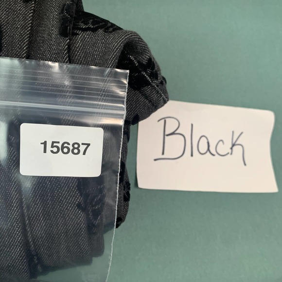 Chico's Platinum Jeans Womens Size 2 US L 12 Black Denim‎ Floral Velvet Skinny - Picture 12 of 12